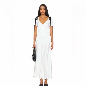 Lioness - Elegant White Maxi Dress